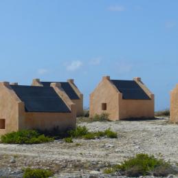 slave huts.JPG